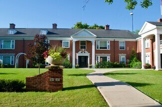 Building Photo - Colonial Court Apartments
