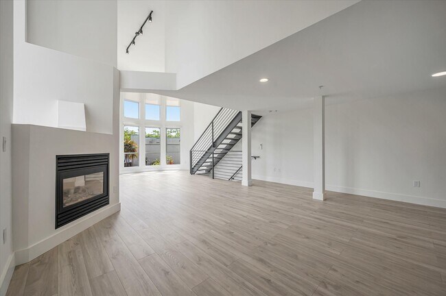 Building Photo - 33 Haight St