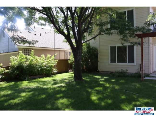 Building Photo - Clean Two story 3 bedroom plus office 3 ba...