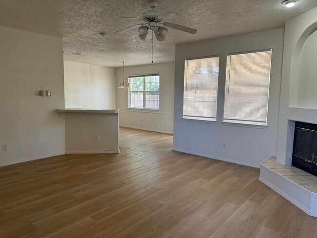 Foto del edificio - 7408 Tricia Rd NE