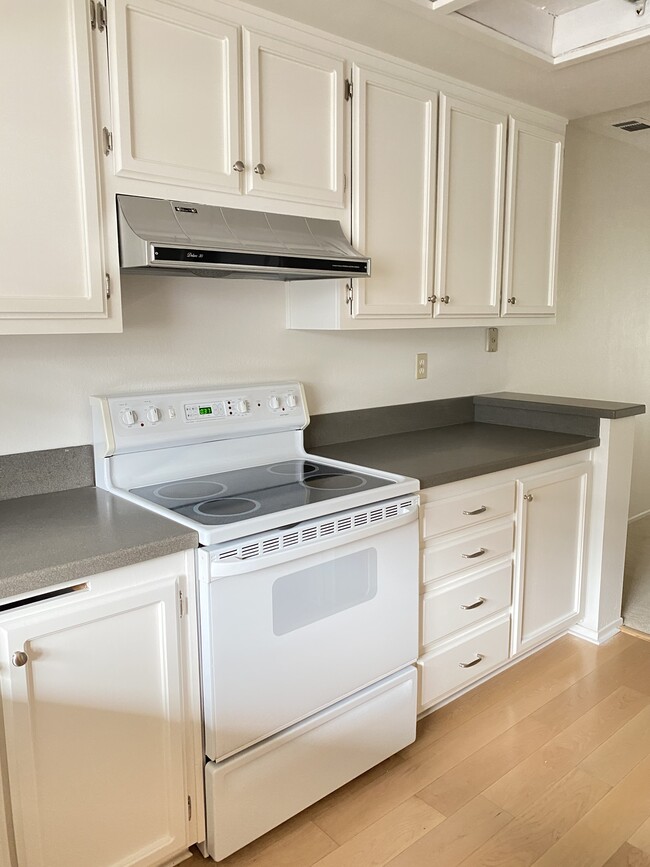 Kitchen - 1364 Las Juntas Way