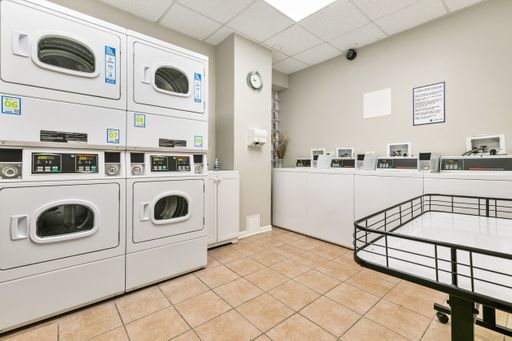 Foto del edificio - 5860 N Kenmore Ave