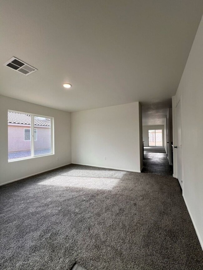 Foto del edificio - 4 BEDROOMS