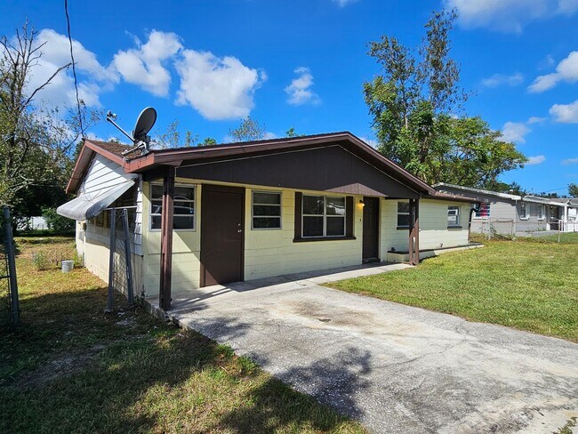 Foto del edificio - Adorable 3 Bedroom, 1 Bath Home available ...