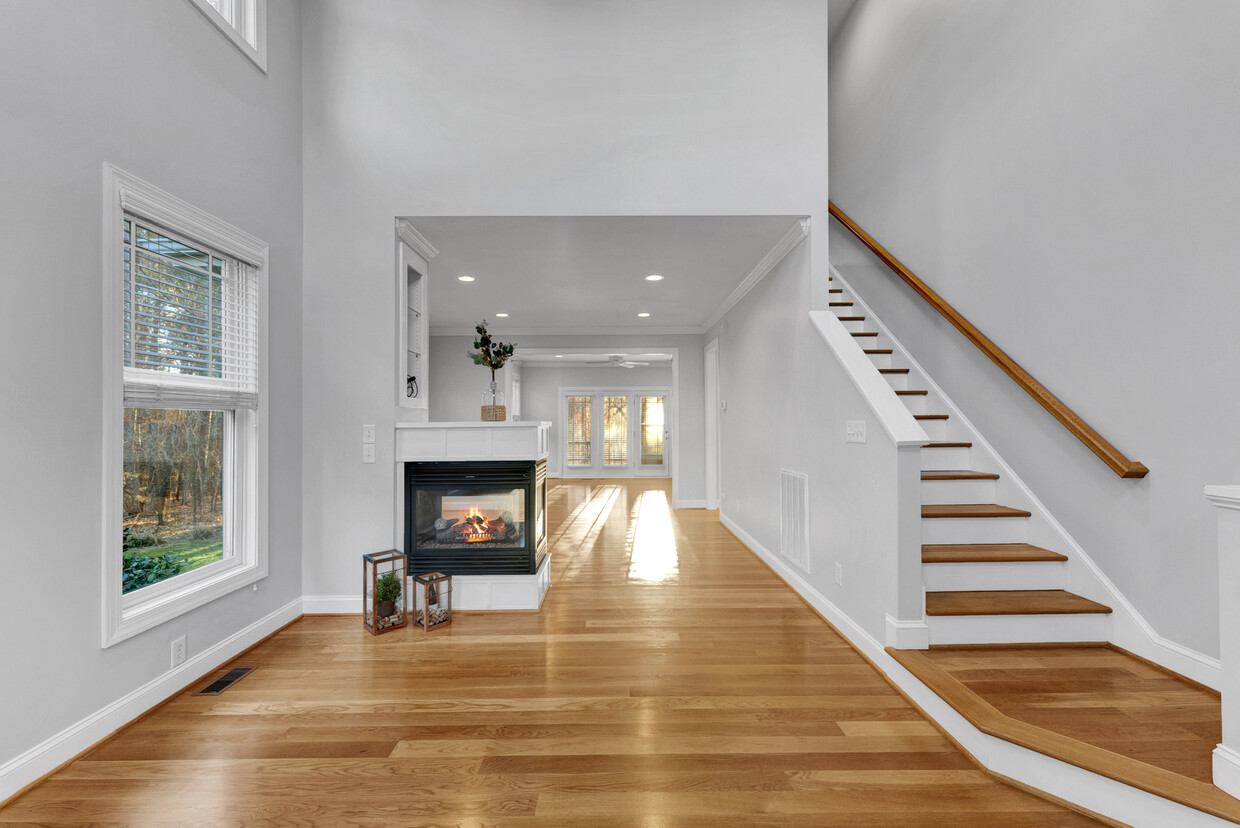 Foto principal - 317 Charleston Ln