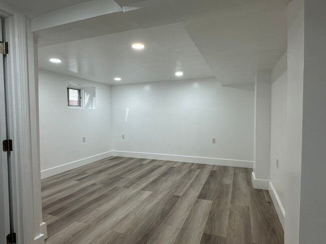 Building Photo - 16 Bellair Pl