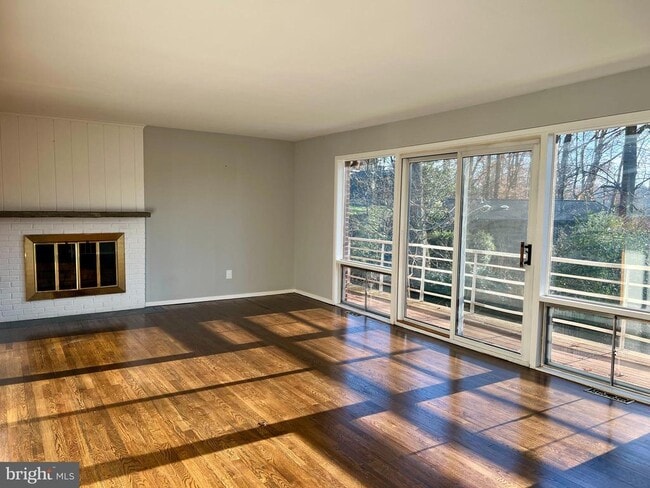 Building Photo - 6223 Beachway Dr