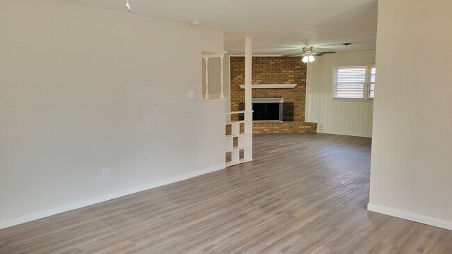Building Photo - Available 05/10/2025!! 4/2 with Gameroom!