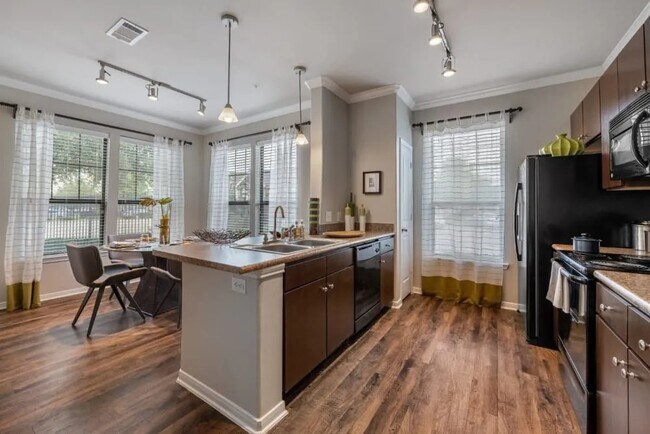 Foto del edificio - Elevated Comfort with Move-In Savings!