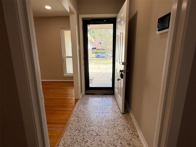 Foto del edificio - 2502 Huckleberry Ln