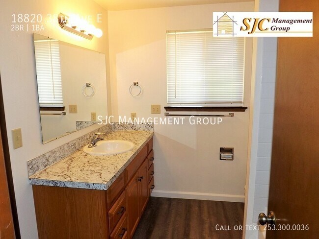 Foto del edificio - 18820 38th Ave E