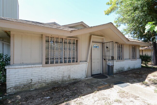 Building Photo - 5632 Birchmont Dr
