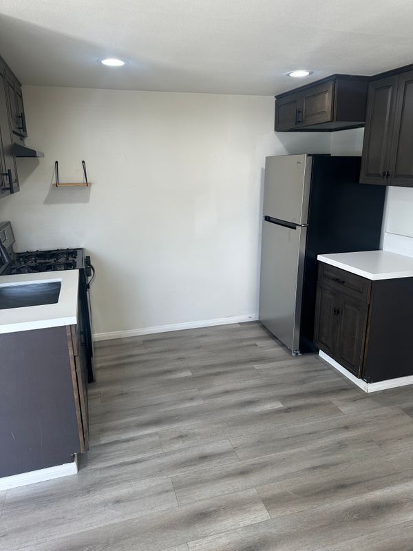 Foto del edificio - 931 E 6th St