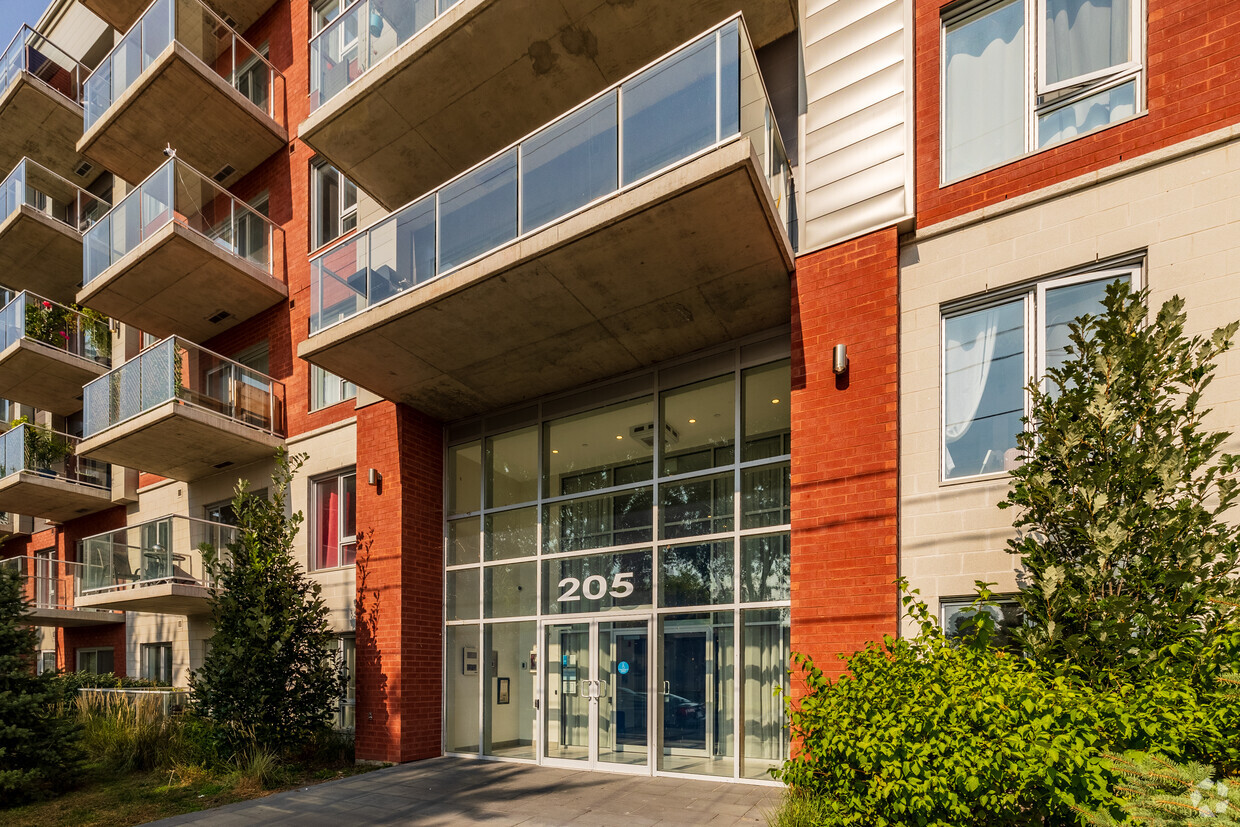 Building Photo - Le Nautica