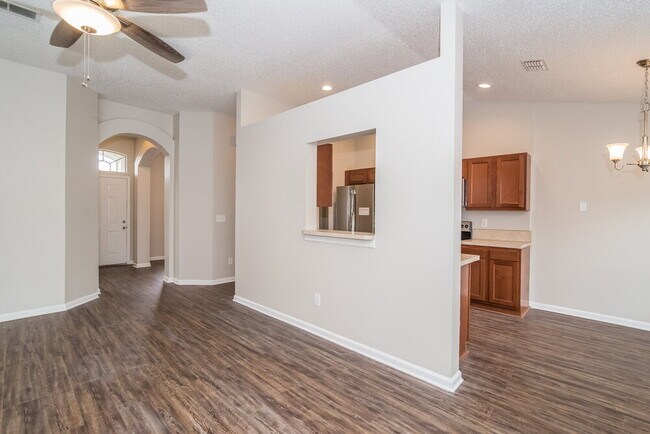 Foto del edificio - 7955 Ortega Bluff Pkwy