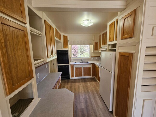 Building Photo - 3BR/2.5BA House Near Monroe Middle School & Grocery Stores