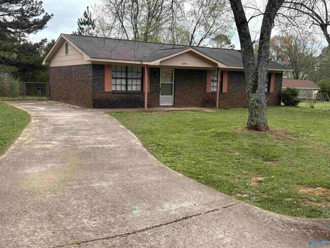 Foto del edificio - 6204 Menifee Dr NW