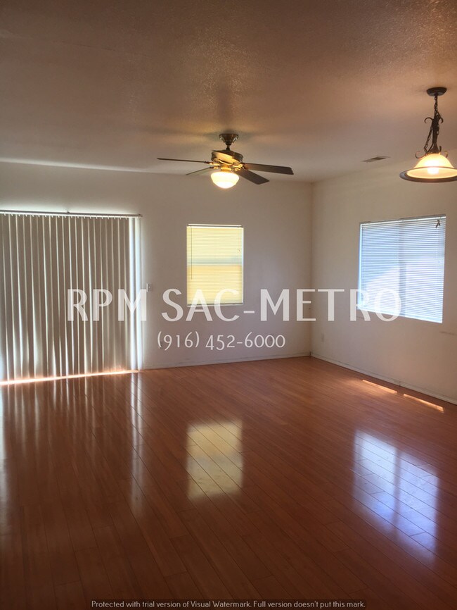 Foto del edificio - 2134 Meadowglen Ave