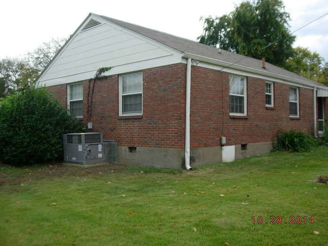 Building Photo - Belle Meade Brick Ranch