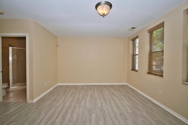 Foto del edificio - 353 E Eastgate Pl