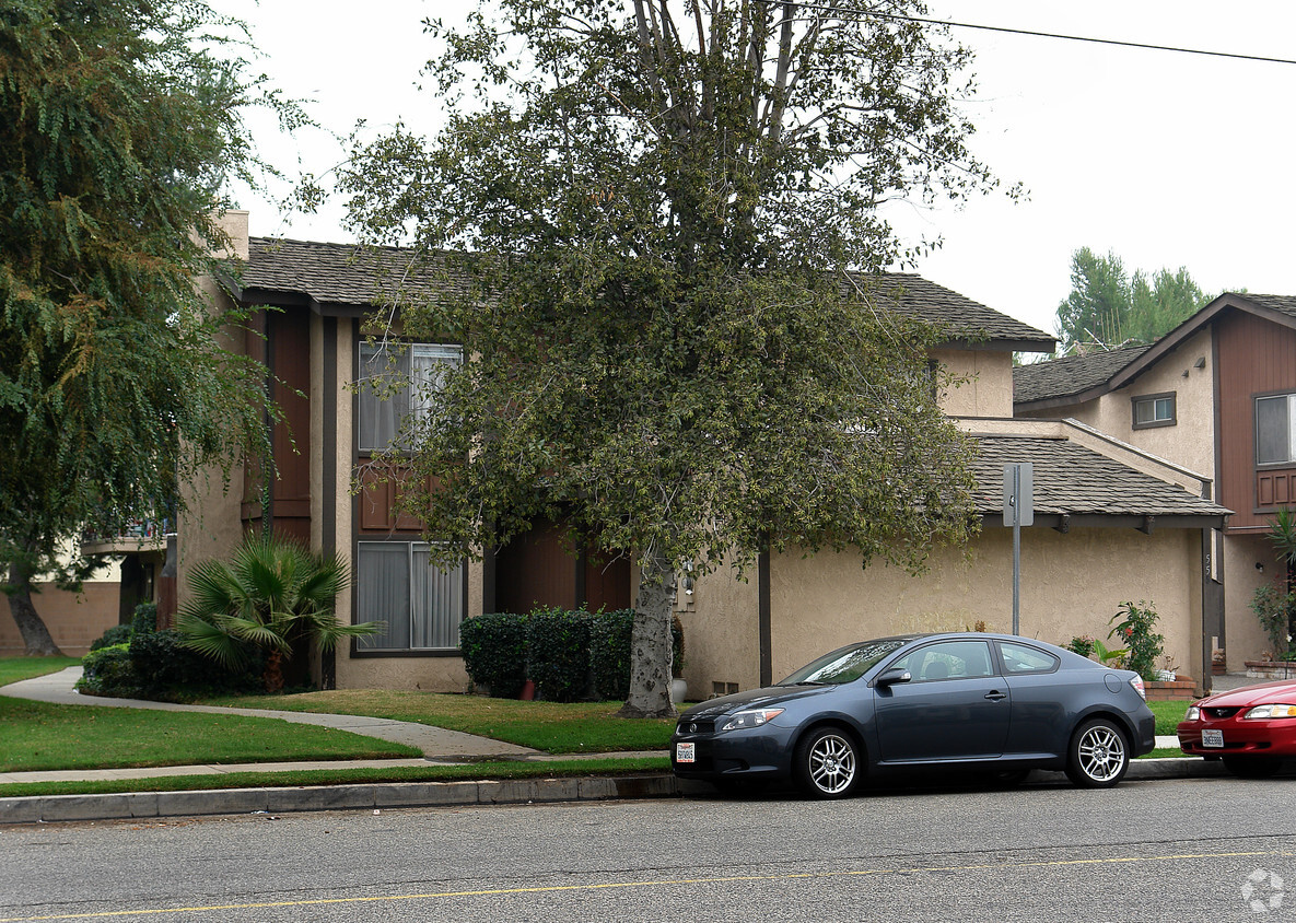 Building Photo - 555 S Parker St