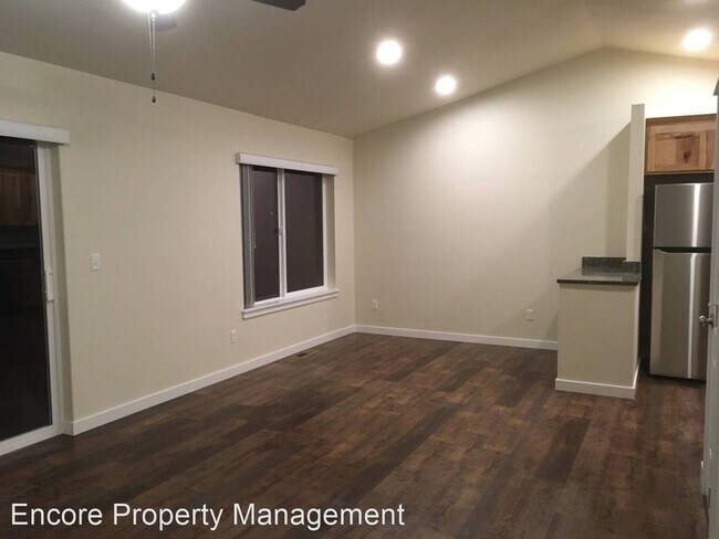 Building Photo - 3 br, 2 bath House - 2444 NE Colleen Dr