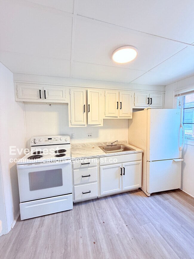 Foto del edificio - 20527 Rosemont Ave