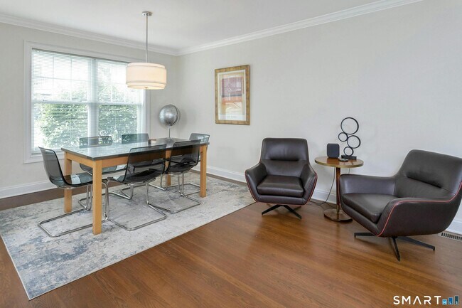 Foto del edificio - 39 Maple Tree Ave