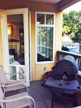 Foto del edificio - Gorgeous 1-BR + Den, Downtown Kirkland Condo, Steps to the Lake!