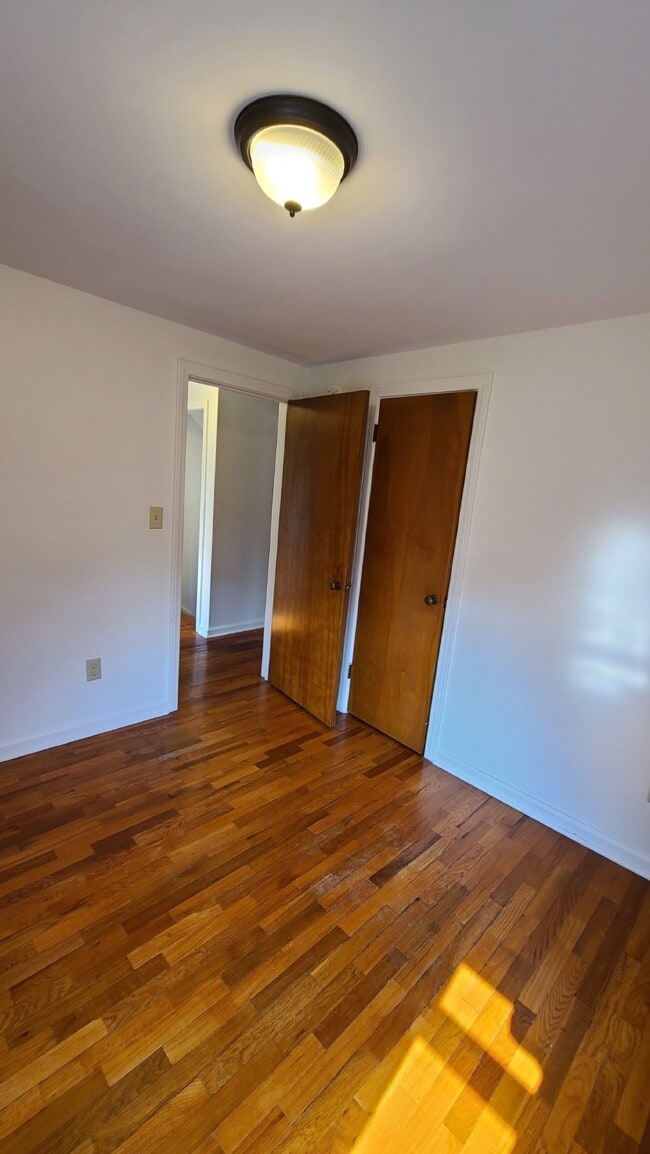 Foto del edificio - Spacious 2-Bedroom Apartment in a Serene S...