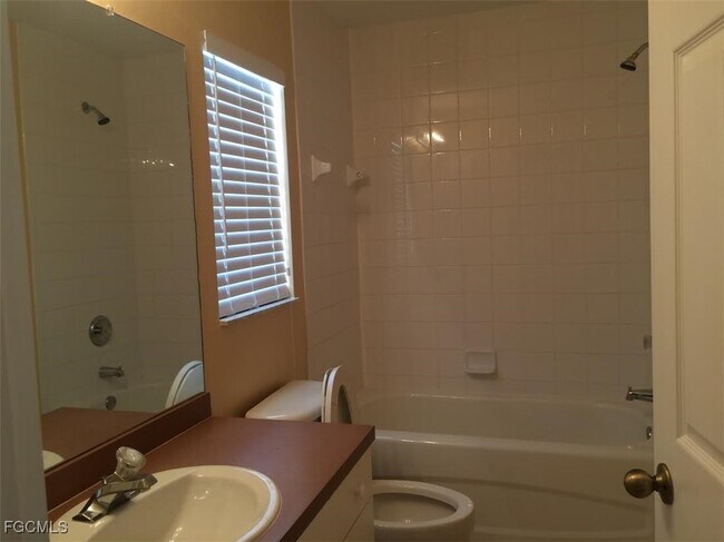 Foto del edificio - 1031 NE 7th Pl
