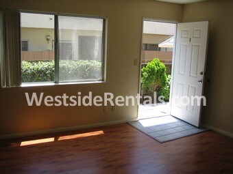 Foto principal - 1419 S Bundy Dr