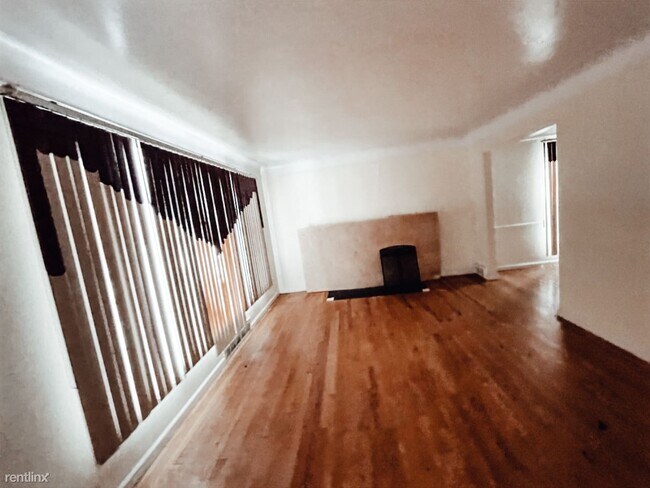Building Photo - 3 br, 1.5 bath House - 16510 Vaughan St
