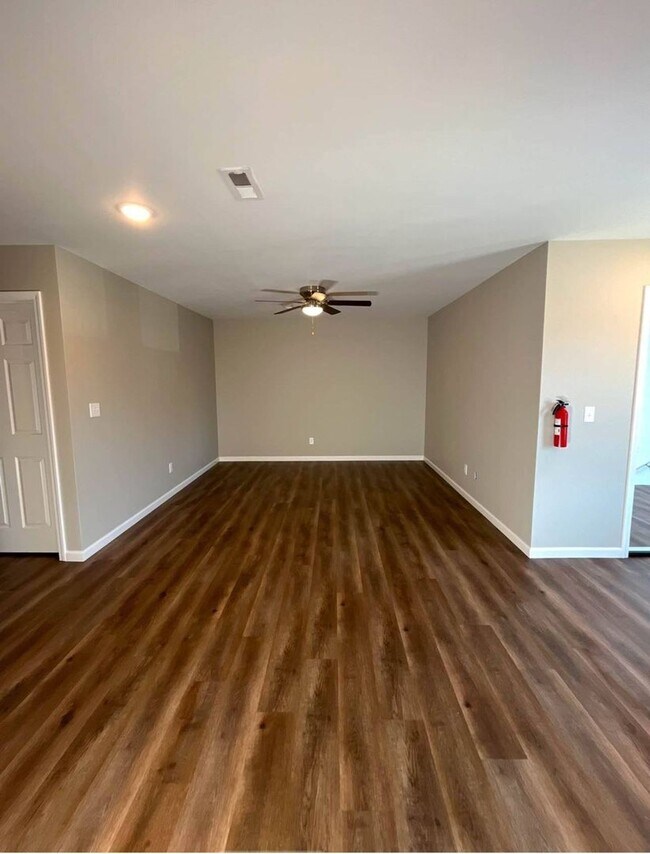 Foto del edificio - 2 bed, 1.5 bath Townhouse