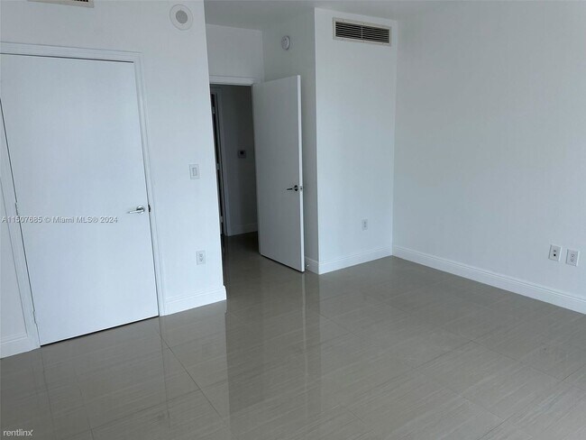 Foto del edificio - 1 br, 1 bath Condo - 55 SE 6th St Apt 3608