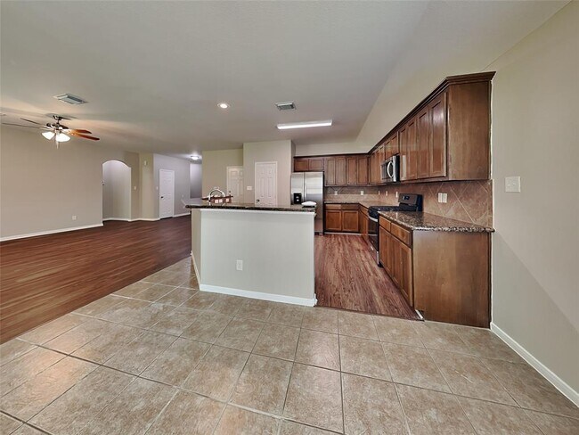 Foto del edificio - 3126 Lake Breeze Ln