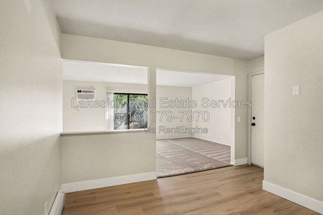 Building Photo - 1009 36th St SW