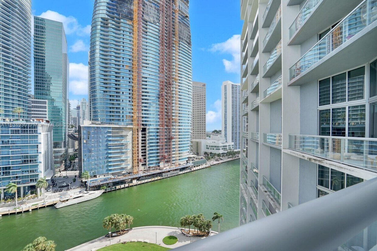 Primary Photo - 475 Brickell Ave