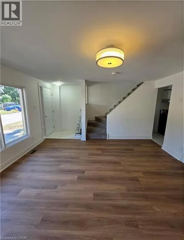 Building Photo - 511 Parkview Crescent