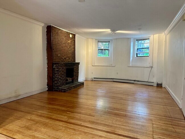 Building Photo - 179 Webster St