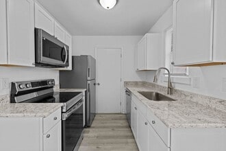 Building Photo - 608 Hilltop Dr