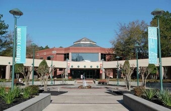 Building Photo - 213 Summerhaze Cir