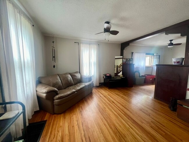 Living Room - 819 1/2 Carney Ave