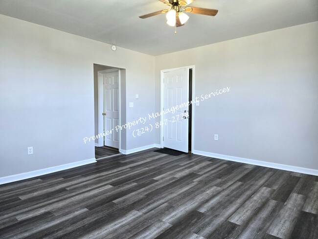 Building Photo - 211 E Wallace Ave