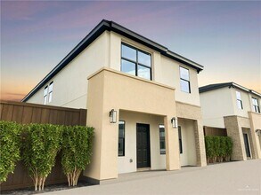 Building Photo - 25 Tyler Ave