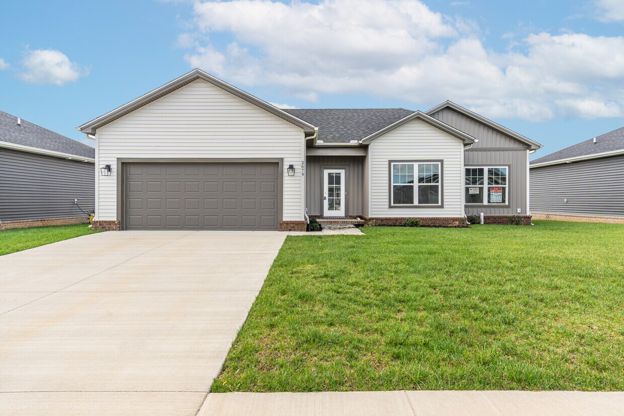 Primary Photo - 2679 Cedrus Ave