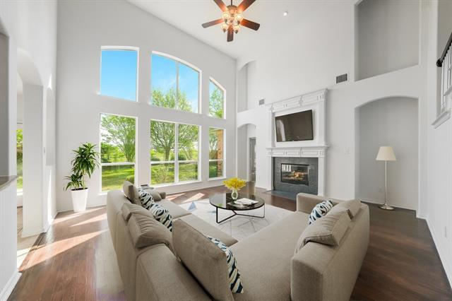 Building Photo - 1013 Royal Oaks Dr