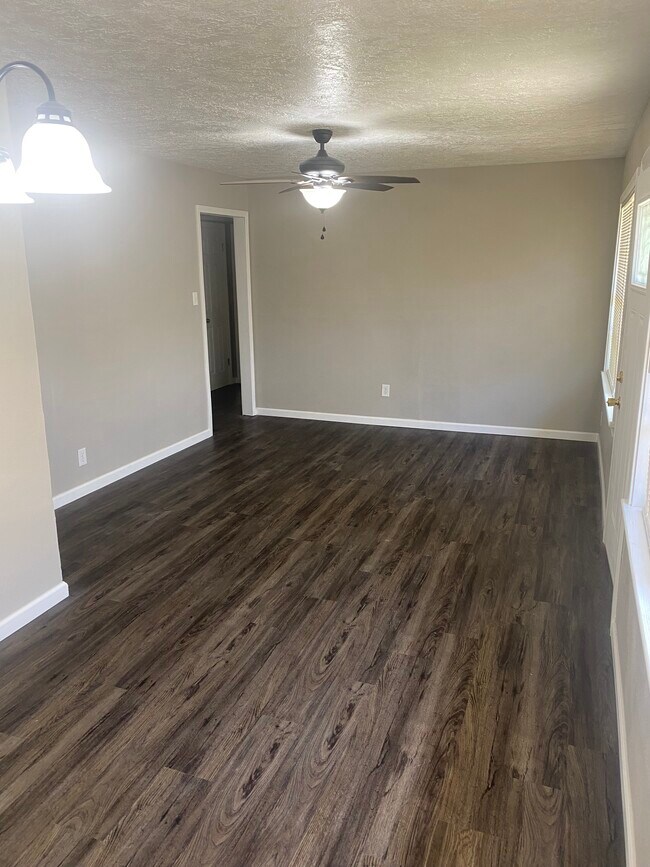 Foto del edificio - 4635 Beaumont Dr