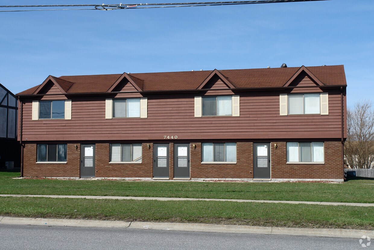 Foto principal - 7438-1 Whitcomb St