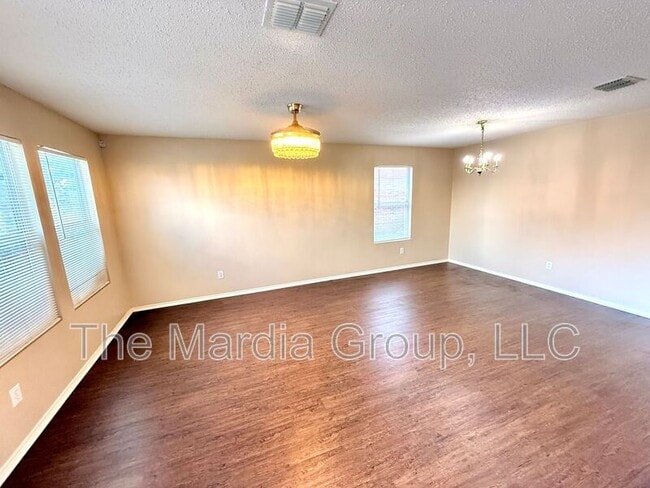 Foto del edificio - 1229 Highview Dr